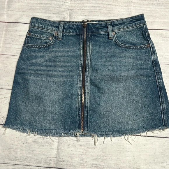 Free people denim skirt zip front size 28 - Picture 1 of 4